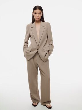 ARITZIA Effortless Crepe Low Rise Trouser Pants Neutral Preppy Essential Relaxed